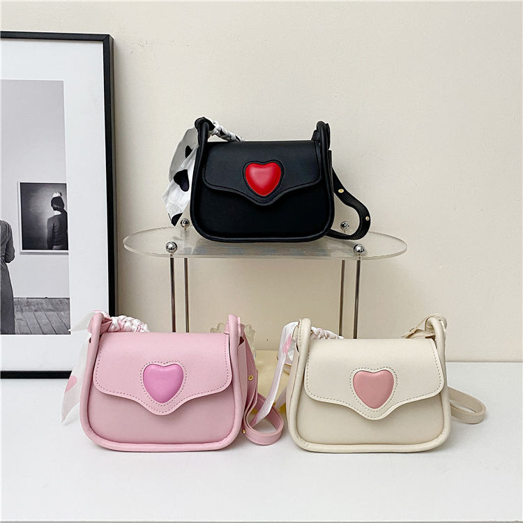 2025 Autumn New Women s Shoulder Bag New Armpit Bag Heart Pattern Simple And Fashionable Small Square Bag New Women s bag Crossbody women s Bag Autumn
