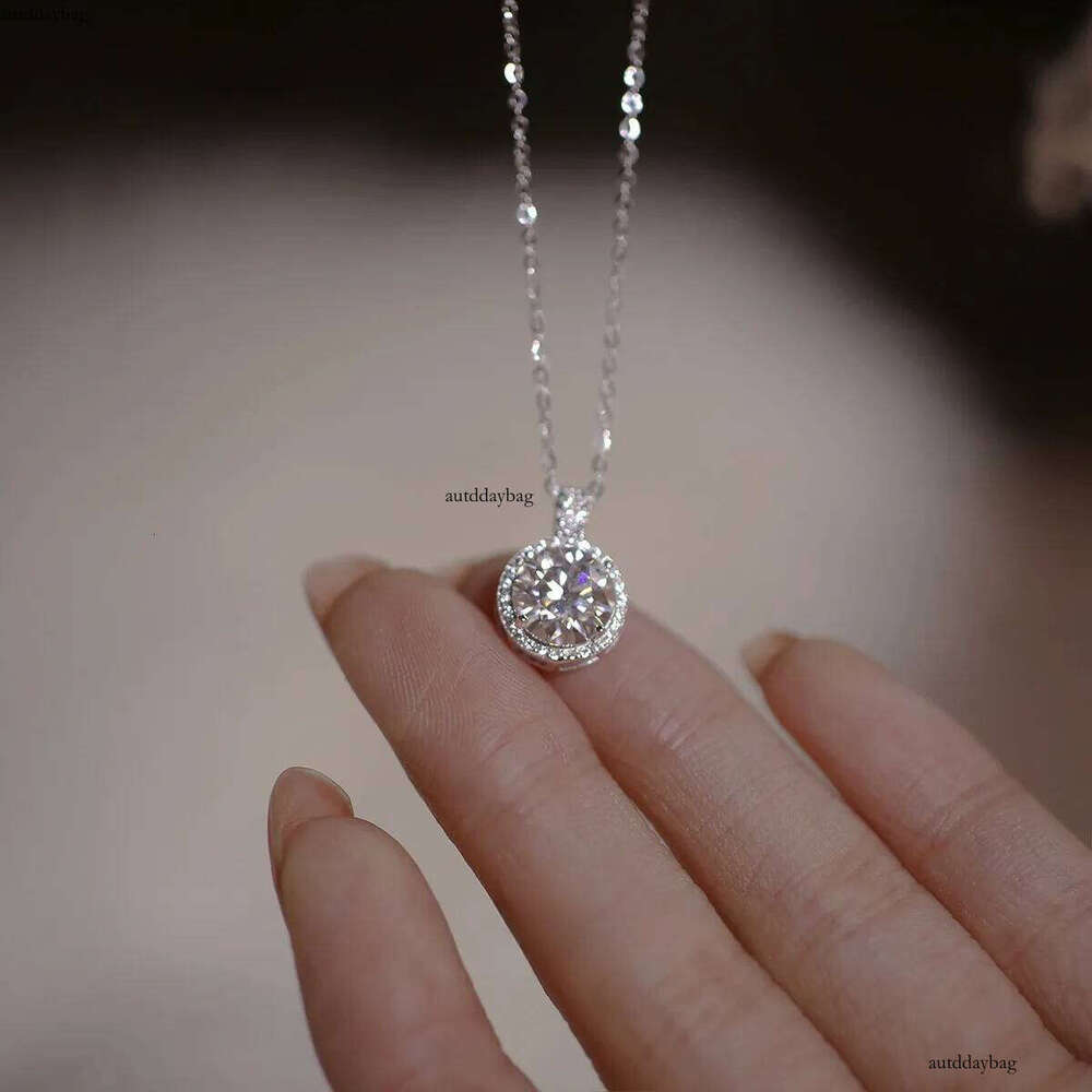 2025 Elegant Sparkling Ins Top Sell Circle Pendant Jewelry Sterling Sier Fill Round White 5A Cubic Zircon CZ Party Women Wedding Clavicle Necklace Gif