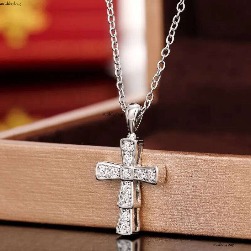 2025 Simple Fashion Cross Pendant Elegant Vintage Jewelry Sterling Sier Fill Pave White 5A Cubic Zircon CZ Dia Party Eternity Women Clavicle Necklace 