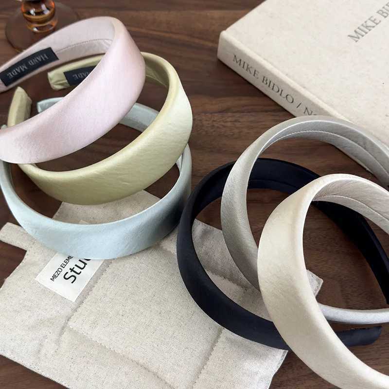 Spring/summer Pearlescent Bright Satin Bands Solid Color Sweet Wide Hair Band Wan Elegant Hair Hoop Fem Dr Retro Y250809