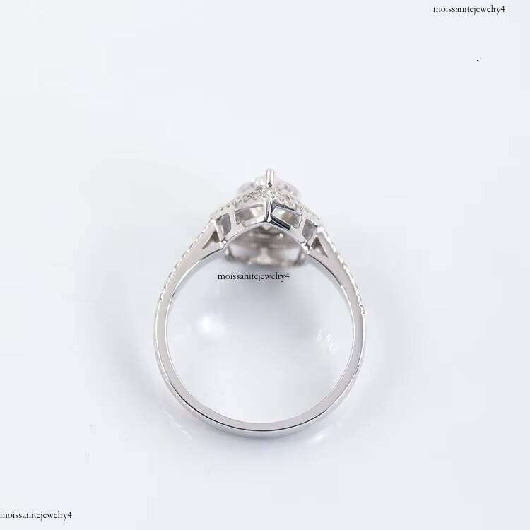 Yu Ying Custom 14K White Gold Engagement With 1.0ct Pear Moissanite Dia Wedding Ring Jewelry for Women