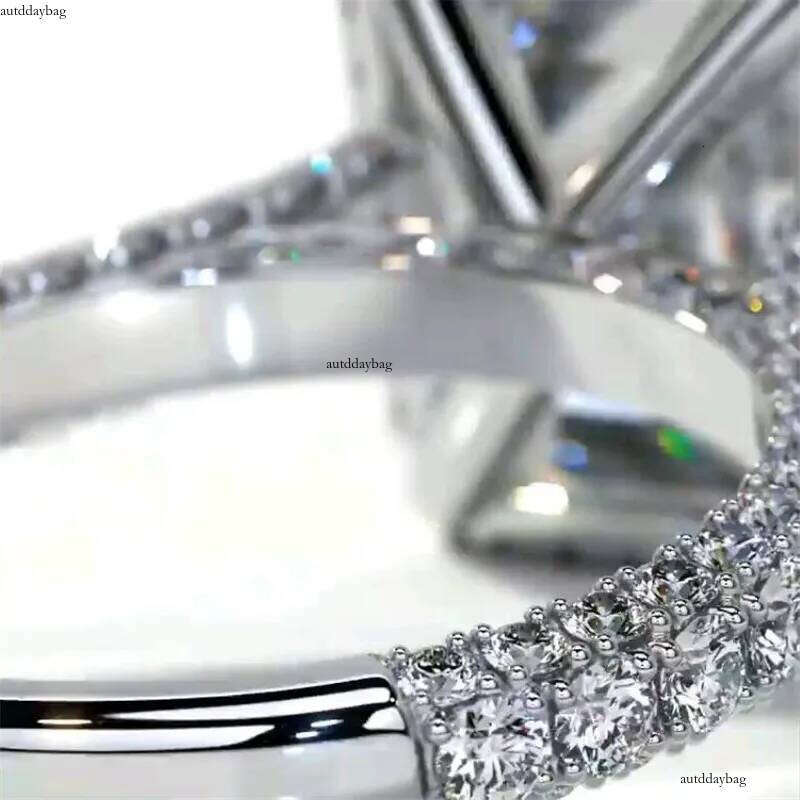 Choucong Stunning Wedding Rings Ins Top Sell Jewelry Sterling Sier Emerald Cut White Topaz CZ Dia Pave Zircon Eternity Women Engagement Band Ring