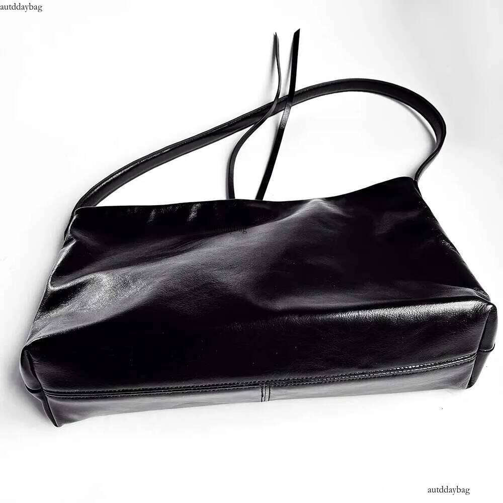 2024 Port Wind Crossbody Women's Head Layer Cowhide Large Capacity Leather Shoulder Computer Bag