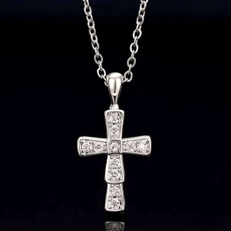 2025 Simple Fashion Cross Pendant Elegant Vintage Jewelry Sterling Sier Fill Pave White 5A Cubic Zircon CZ Dia Party Eternity Women Clavicle Necklace 