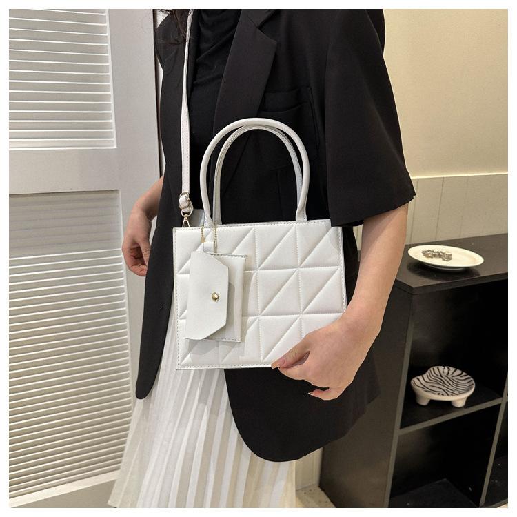 2025 Autumn New Texture Women s Shoulder Bag New Fashionable And Simple Handbag women s Autumn New Simple Style bag Designer Bag Elegant Style Women s