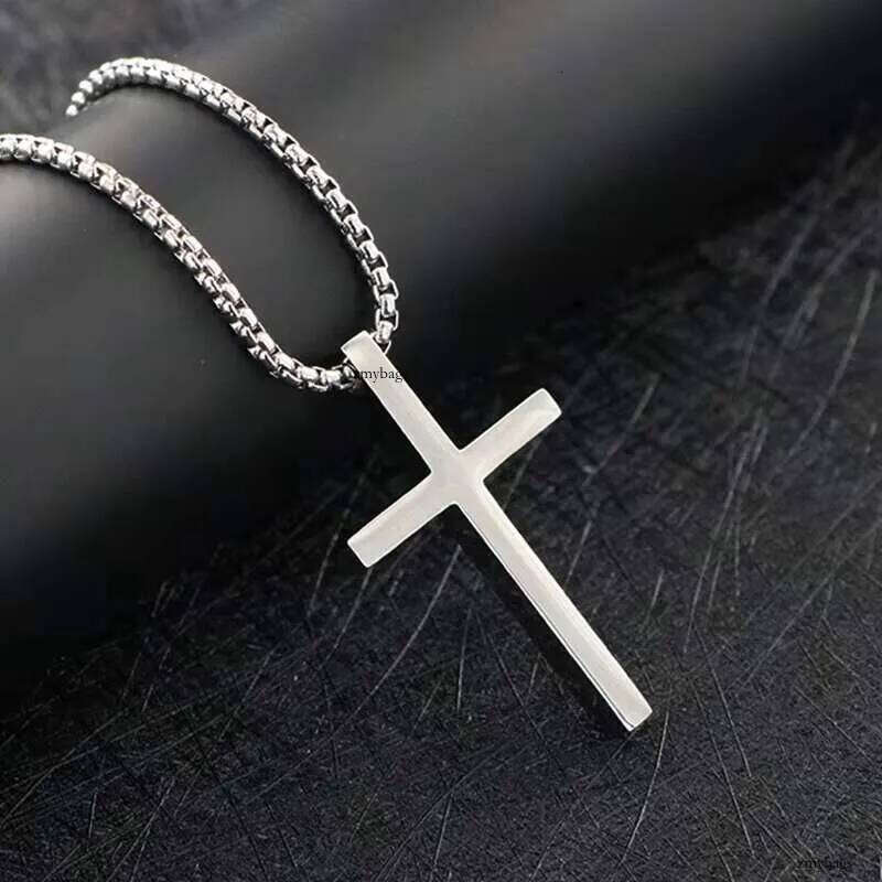 DHCollections Cool Design Shiny Stainless Steel Double Cross Vintage Necklace for Ladies d9