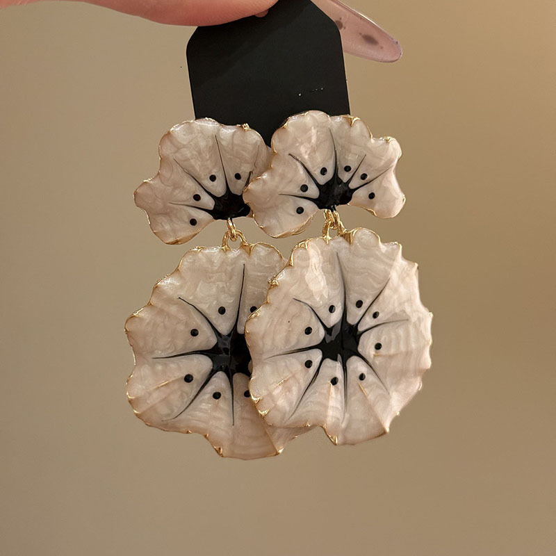 Steel Needle Oil Drop Ginkgo Flower Pendant Ethnic Style Studs Unique Niche Design Sense Earrings for Women - view 3