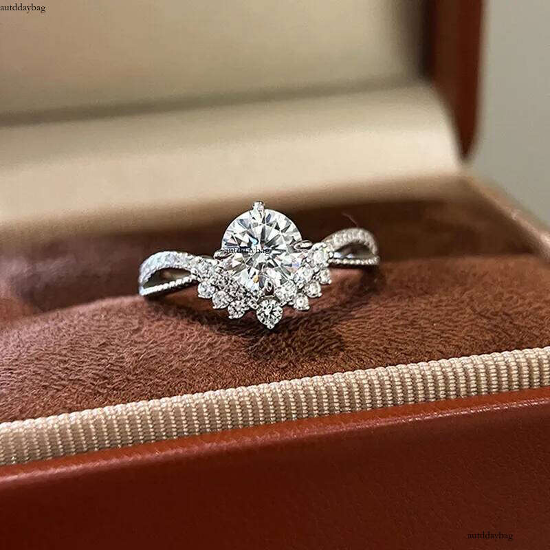 2025 Choucong Sweet Bridal Rings Jewelry Pure 100% Sterling Sier Round Cut Lab Moissanite Dia Party Women Wedding Crown Band Ring Lover Gift