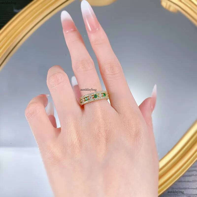 2025 Ins Top Sell Popular Wedding Rings Jewelry Real 100% Sterling Sier Emerald Lab White Moissanite Dia Party Eternity Women Engagement Band Ring