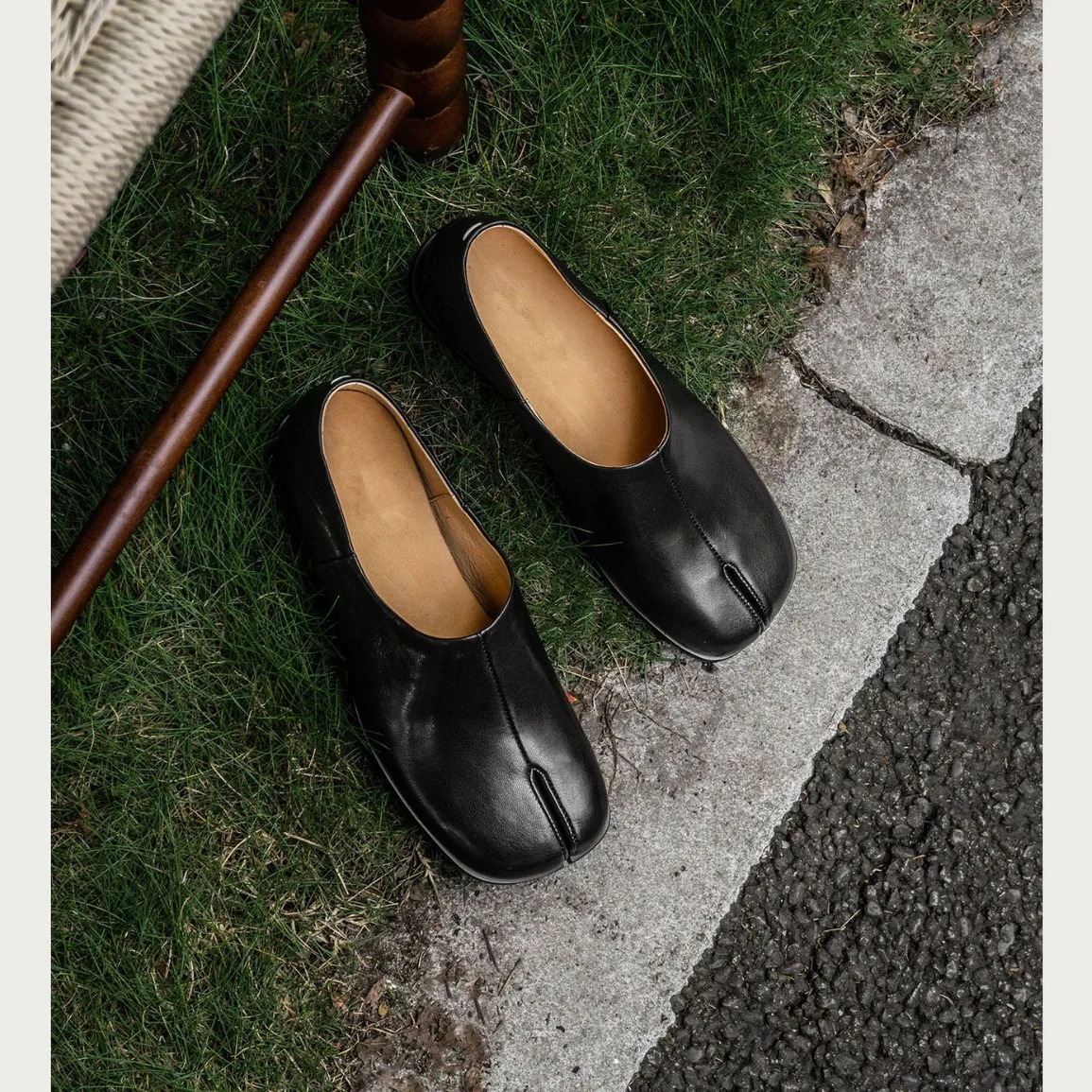 Tabi Shoes Ladies Style Split Toe Flat Shoes Genuine Leather Style Fashionable Loafers Womens Casual Shoes 250808