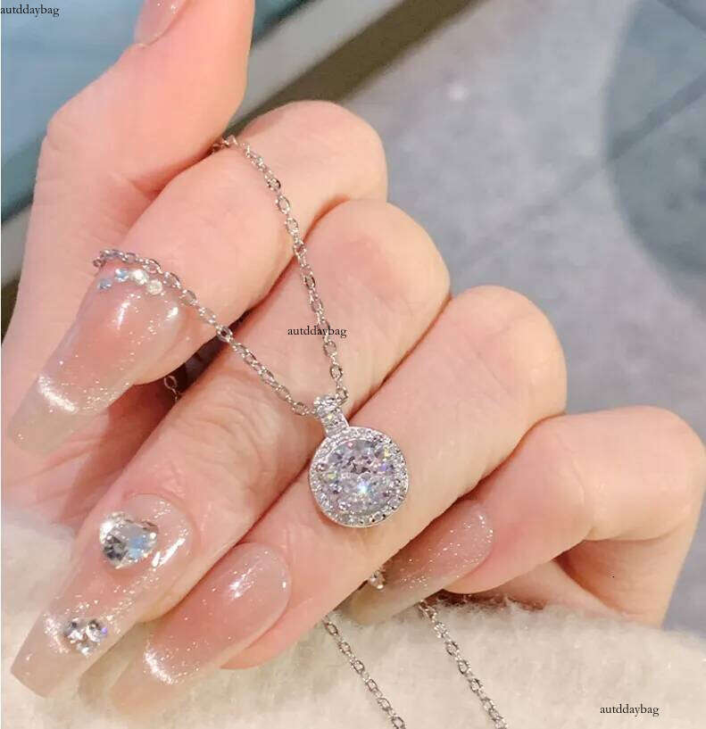 2025 Elegant Sparkling Ins Top Sell Circle Pendant Jewelry Sterling Sier Fill Round White 5A Cubic Zircon CZ Party Women Wedding Clavicle Necklace Gif