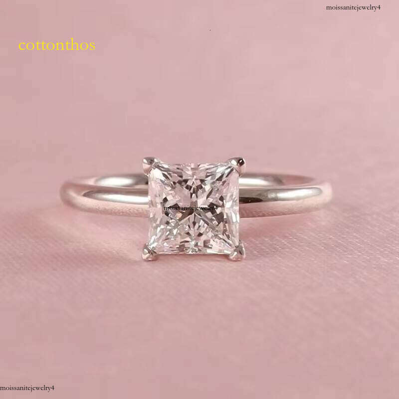 Custom High Jewelry Women Dia 3Princess Cut VVS Moissanite 14K Gold Engagement Wedding Ring