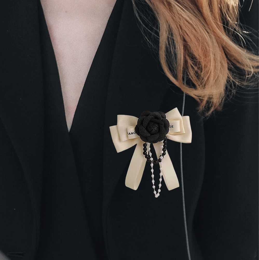 Fashion Luxurious Camellia Bow Pearl Chain Brooch Ladies Wedding Dress Decorations 2024 New Souvenir Gifts for Girls wer Y250930