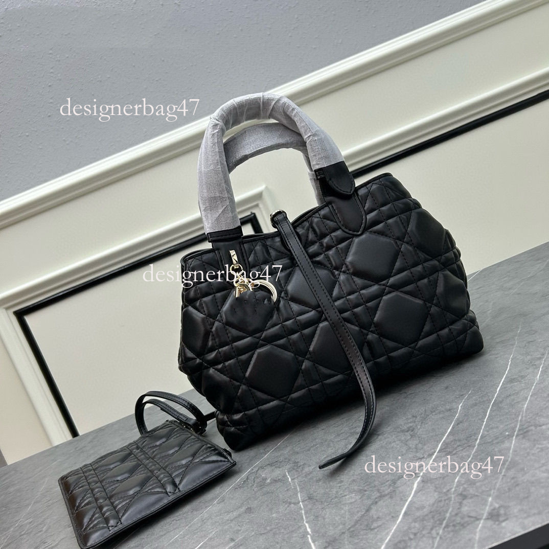 New Toujours Large Capacity Bag Women Luxury Bag Underarm Quilted Handbag Tote Shoulder Designer Bag Casual Versatile Commuter