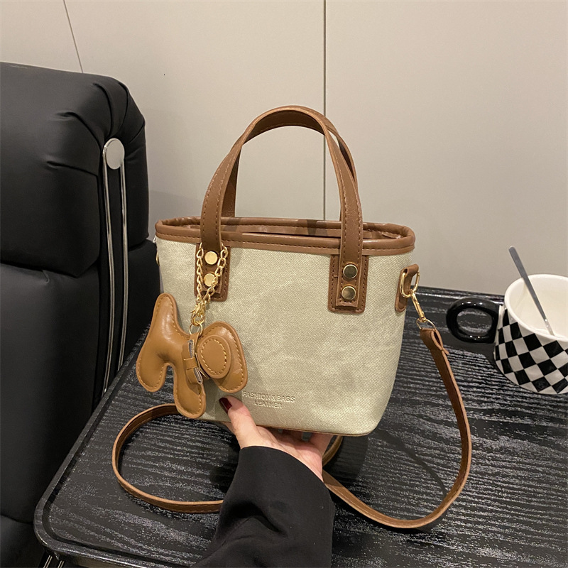 2025 Autumn New Fashionable Women s Small Bag Casual And Simple Shoulder Niche Bucket fashion Design Crossbody Designer
