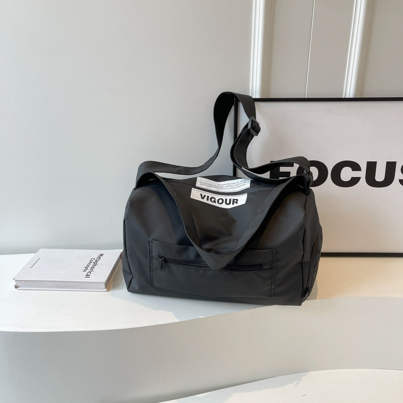 Autumn new lightweight large capacity travel bag fashion minimalist sports fitness bag fashion casual handbag women's shoulder bag niche autumn n