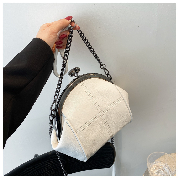 2025 Autumn new solid color shell large capacity handbag niche design fashionable women s shoulder bag new women s crossbody bag fashion Autumn new de