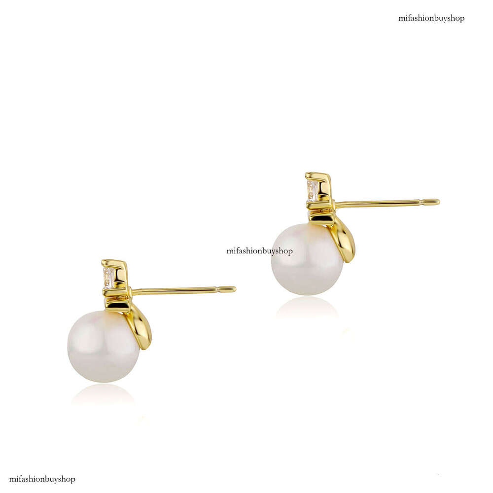 Trendy French Romantic Pearl Zircon Earrings with Sier Needle High-end Design for Women