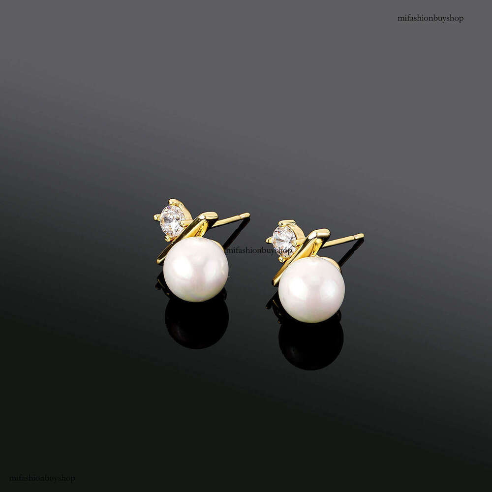 Trendy French Romantic Pearl Zircon Earrings with Sier Needle High-end Design for Women