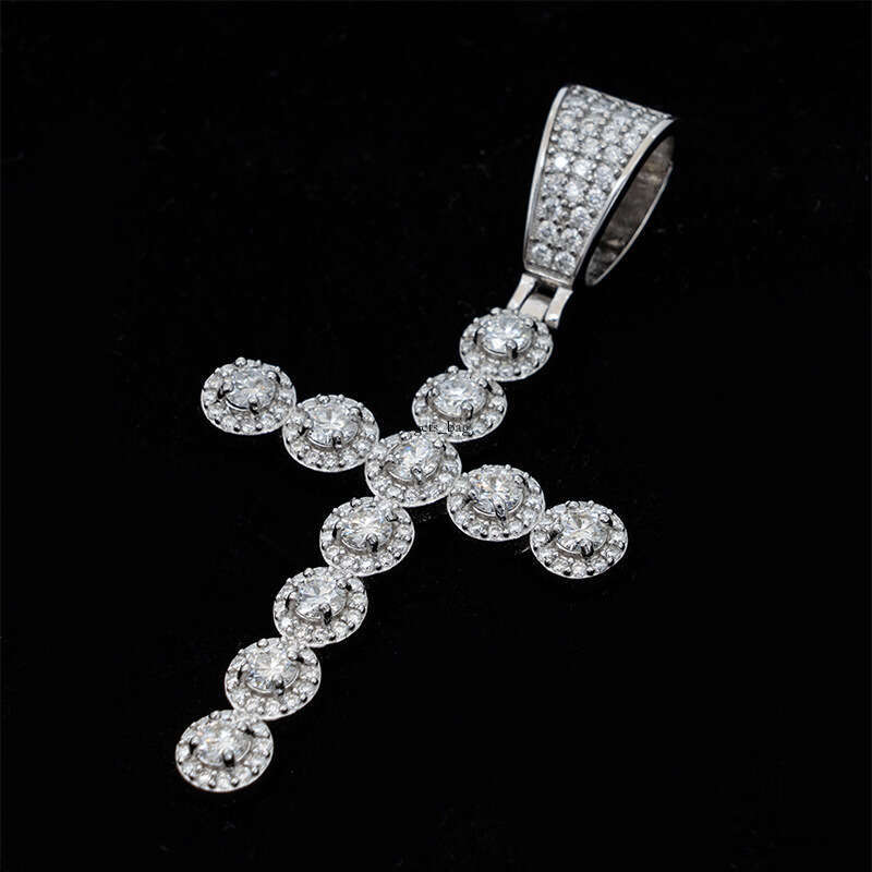 Hip-Hop Jewelry Hot-Selling Iced Out VVS Inlaid D Color Moissanite Cross Pendant