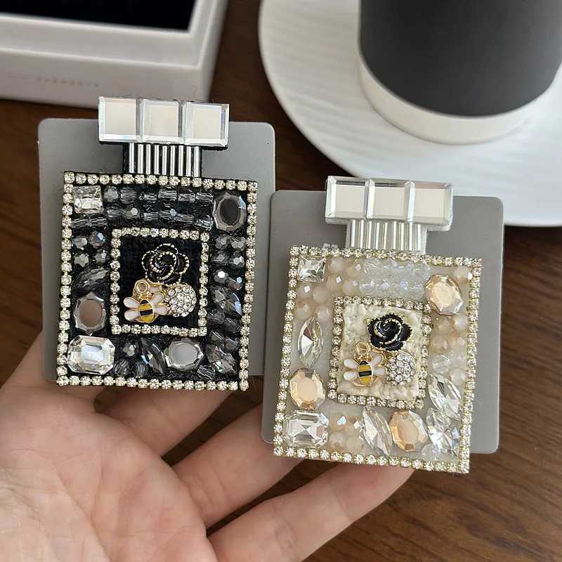 Vintage Perfume Bottle Camellia Brooch Pins for Women High-end Rhinestone Crystal Flower Badge Elegant Jewelry Accessories Y250809