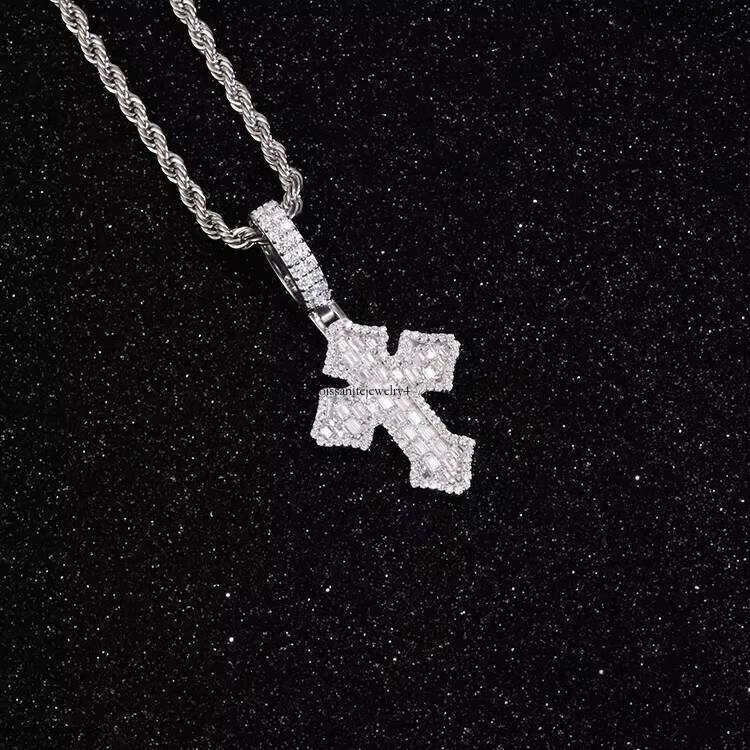 Popular Iced Out Round Cut Baguette Jewelry Jesus Sterling Sier VVS Moissanite Cross Pendants Men for Necklace