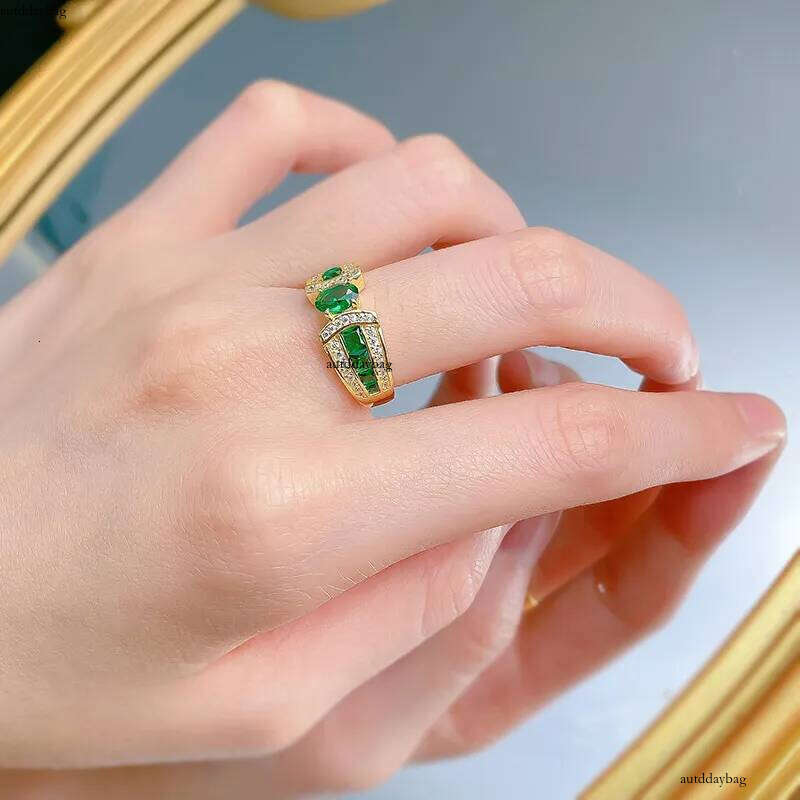 2025 Choucog Wedding Rings Jewelry Pure 100% Sterling Sier Gold Oval Cut Emerald Moissanite Dia Party Eterinity Court Ladt Ring Never Fade