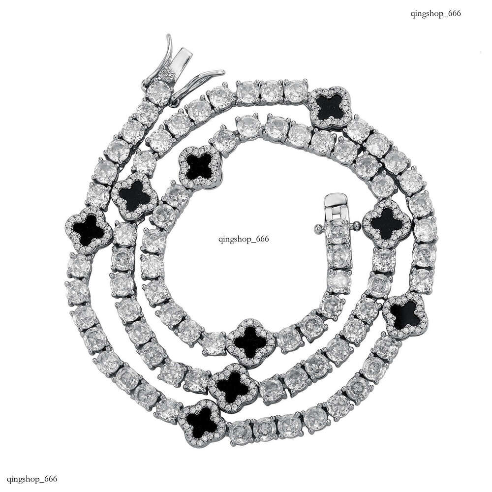 New Bracelet Four-Leaf Flower Moissanite chain Tennis Necklace for Women Exquisite High-End Sense Jewelry Clavicle Chain
