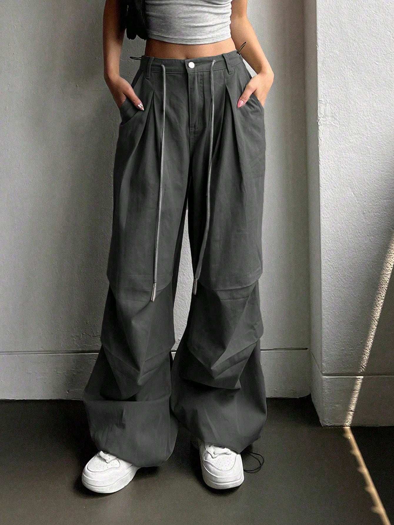 Stylish Lady's Gray Loose-Fit Jeans Perfect Pairing for Your Outfit