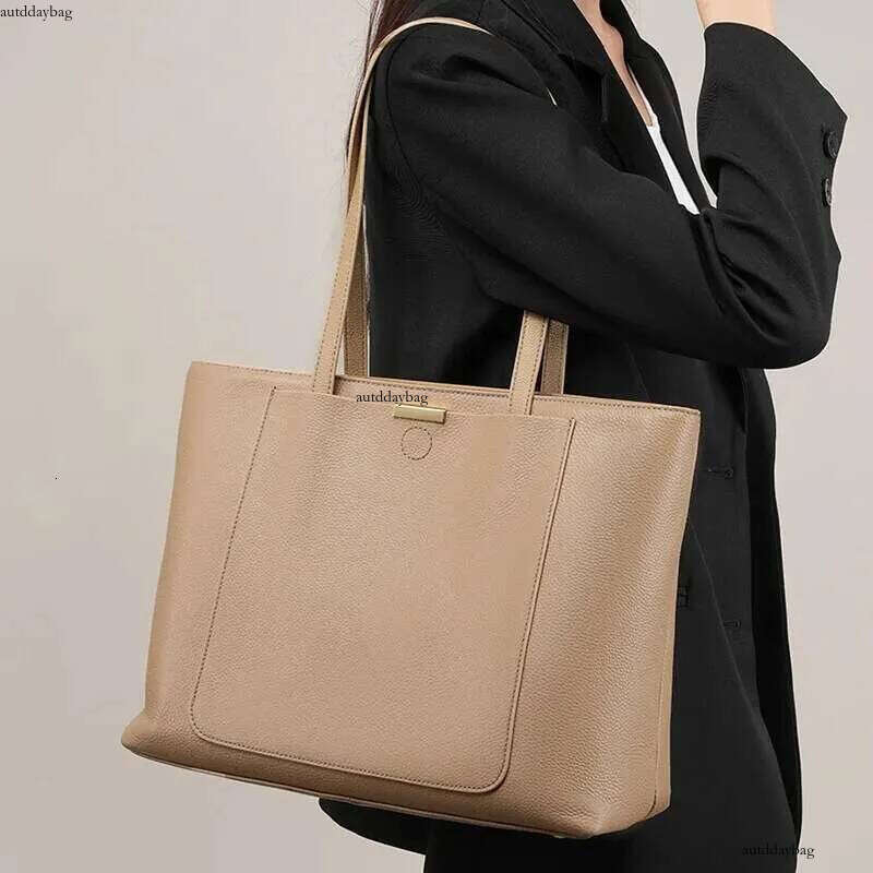 Women's Large Capacity Shoulder Bag High-End Ladies Genuine Leather Commuter Shopper Bags High Quality Handbag Big Tote