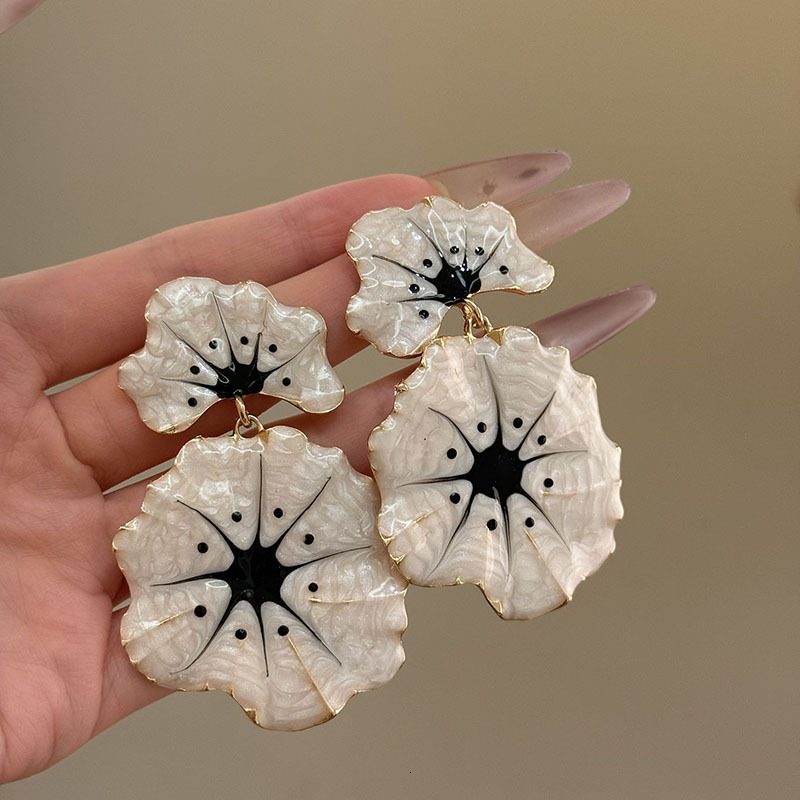Steel Needle Oil Drop Ginkgo Flower Pendant Ethnic Style Studs Unique Niche Design Sense Earrings for Women - view 5