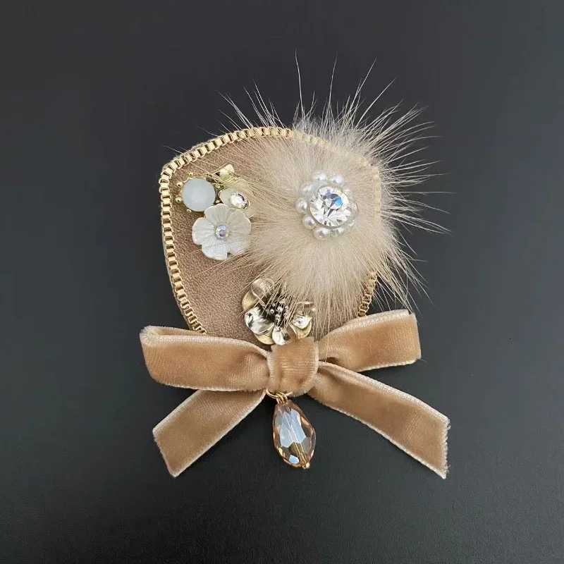 Korean Rhinestone Pearl Bow Brooches for Women Fabric Flower Badge High-end Fixed Clothing Lapel Pins Fashion Jewelry Gifts Y250809