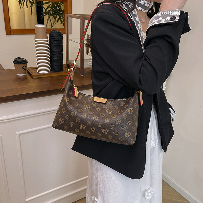 Free Luxury Bag Shipping Designer Bag New High-end Crossbody Bag Fashion Versatile Trendy Large Capacity Retro Shoulder Bag Handbag Celebrity Same Sty