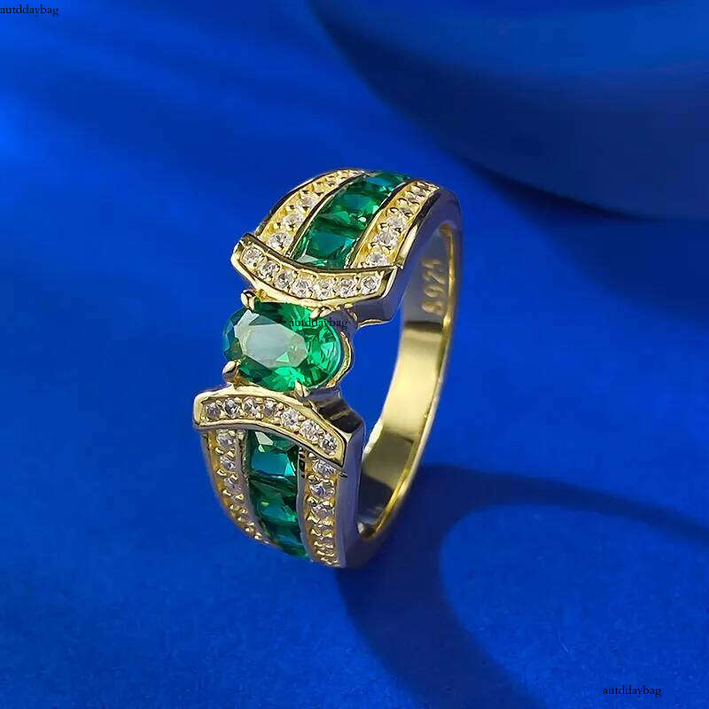 2025 Choucog Wedding Rings Jewelry Pure 100% Sterling Sier Gold Oval Cut Emerald Moissanite Dia Party Eterinity Court Ladt Ring Never Fade