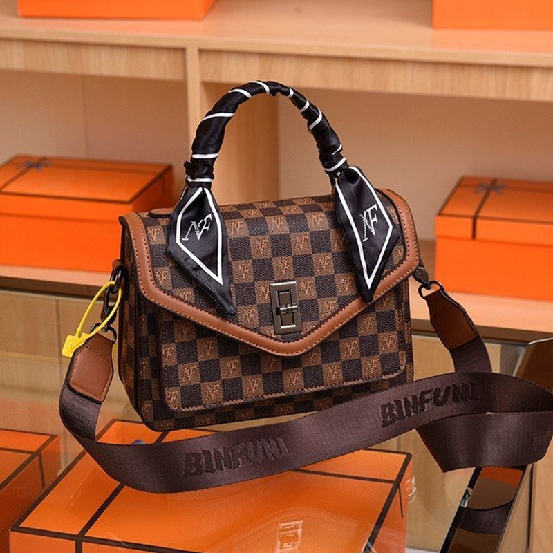 New arrival: vintage checkered small bag, versatile and stylish, single shoulder messenger bag for women