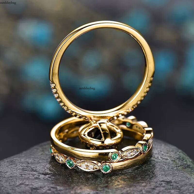 2025 Choucong 3pcs Ins Top Sell Elegant Vintage Jewelry 10KT White Rose Gold Fill Oval Cut Emerald CZ Dia Party Promise Gorgeous Women Bridal Ring Set
