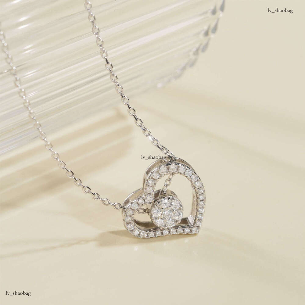 Sterling Sier Inlaid with D Color Moissanite Light Heart-shaped Personality Necklace