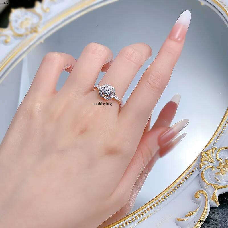 Ins Top Sell Gorgeous Sparkling Wedding Rings Jewelry Genuine 100% Sterling Sier Round White Lab Moissanite Dia Party Eternity Women Bride Ring Gift