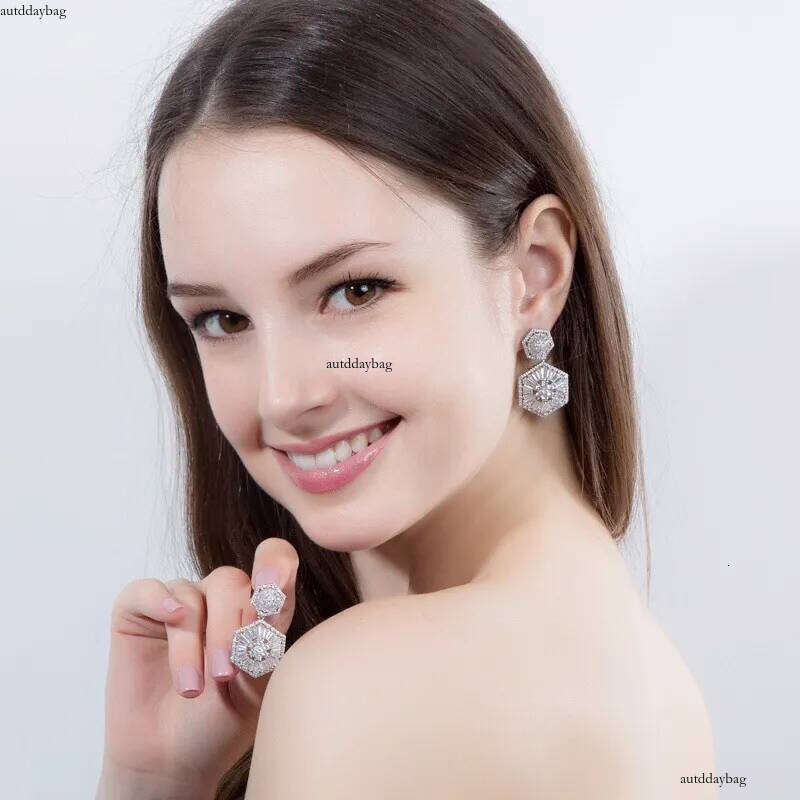 2025 Sparkling Gorgeous Dangle Earrings Jewelry Sterling Sier T Princess Cut White Lab Moissanite Dia Party Noble Banquet Women Drop Earring Gift