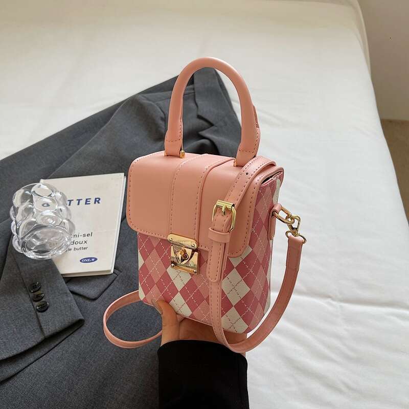 French Niche Design Spring New Women's Trendy Crossbody Internet Celebrity Handbag Small Square Bag B5