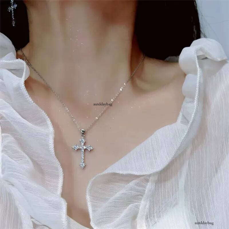2024 Ins Top Sell Wedding Jewelry Sets Simple Fashion Sterling Sier Round White Lab Moissanite Dia Party Cross Pendant Dangle Earrings Clavicle Neckla