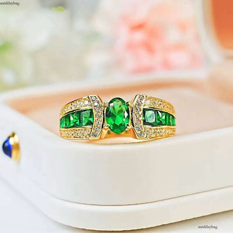 2025 Choucog Wedding Rings Jewelry Pure 100% Sterling Sier Gold Oval Cut Emerald Moissanite Dia Party Eterinity Court Ladt Ring Never Fade