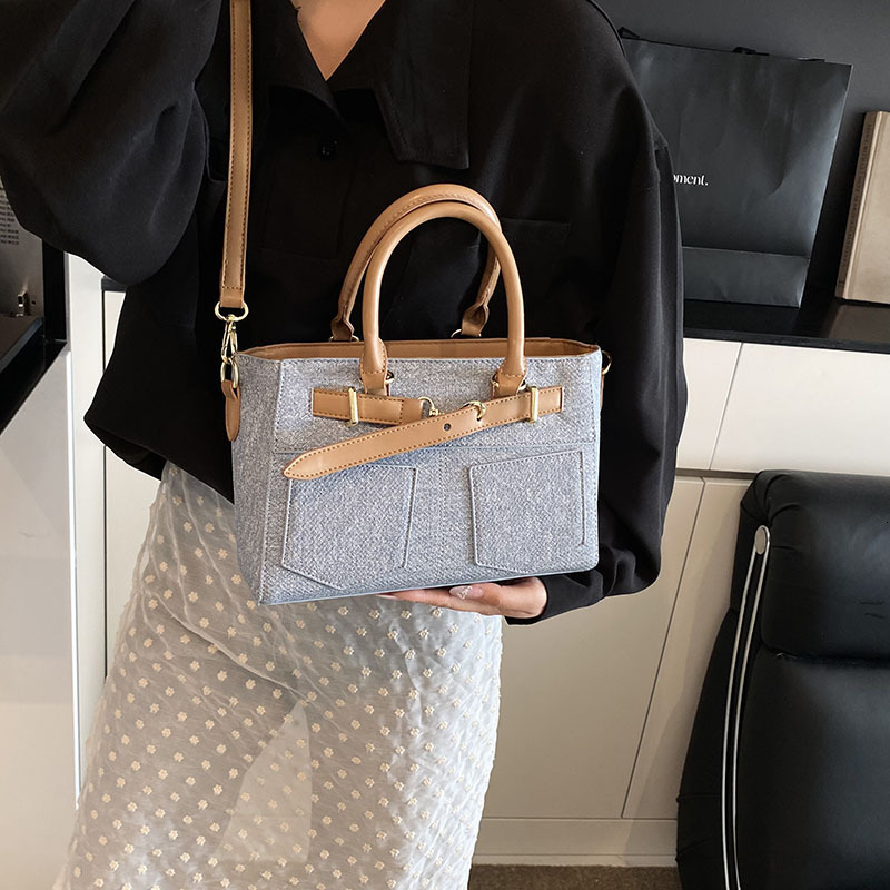 2025 Autumn fashion New Women s Shoulder Bag Niche Design Large Capacity Color Block Handbag Fashionable Leather Canvas Splicing Crossbody Designer