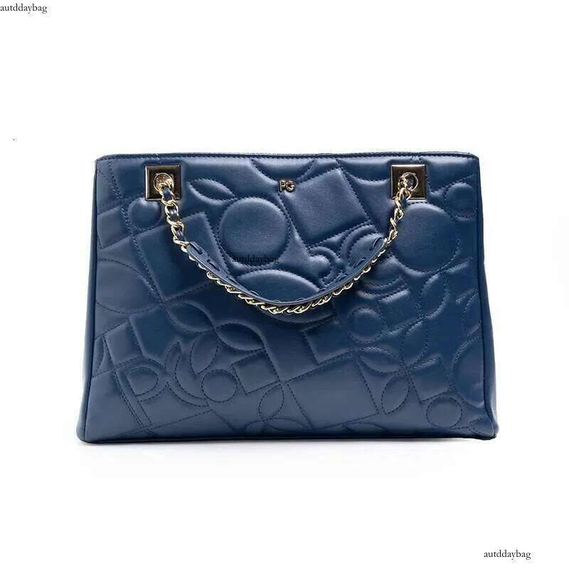 PG Delicate Women's Light Brand Design 2024 New Fashion All Boutique Handbags Niche Leisure Daily Crossbody Bag