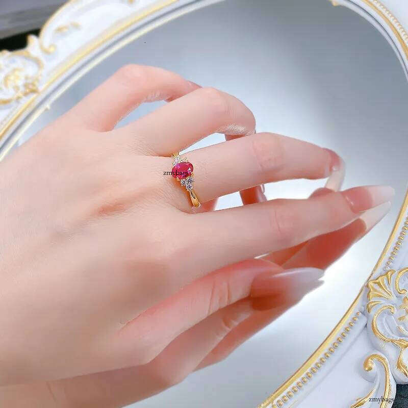 Choucong Vintage Fashion Jewelry Genuine 100% Sterling Sier Oval Cut Red Garnet Lab Moissanite Dia Party Eternity Women Wedding Bridal Ring Gift