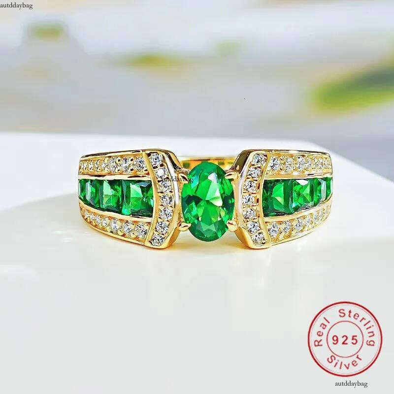 2025 Choucog Wedding Rings Jewelry Pure 100% Sterling Sier Gold Oval Cut Emerald Moissanite Dia Party Eterinity Court Ladt Ring Never Fade