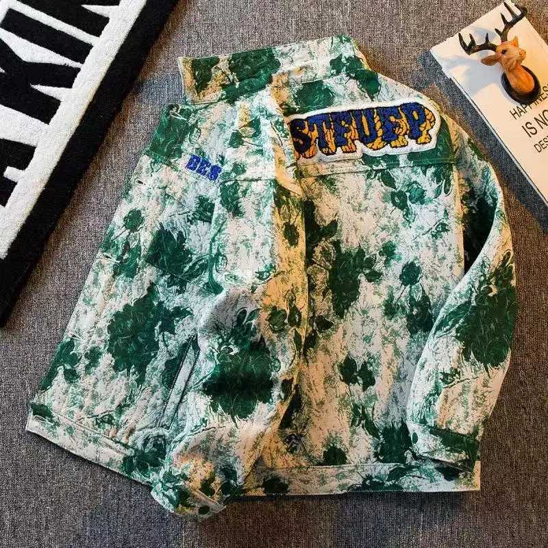 Mens Doodle Camouflage Print Men Denim Jacket Loose Turn Down Collar Cargo Lapel Jean Coat Pockets Outerwear W250809