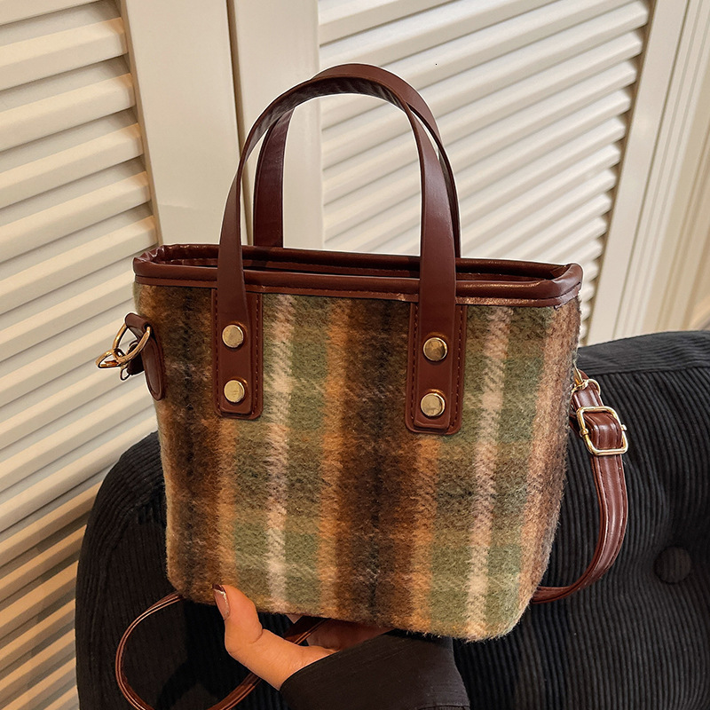 Autumn New Niche Fashion Women's Handbags Women's Crossbody Bags Fashionable Women's Hand-held Bucket Bags fashion New Women's Sho