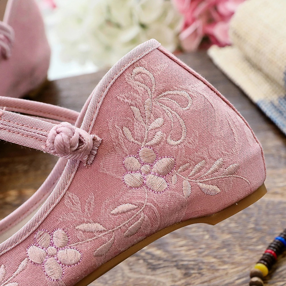 Veowalk Soft Comfortable Women Jacquard Cotton Pointy Toe Mary Jane Flats Retro Chinese Style Ladies Embroidered Walking Shoes 250805
