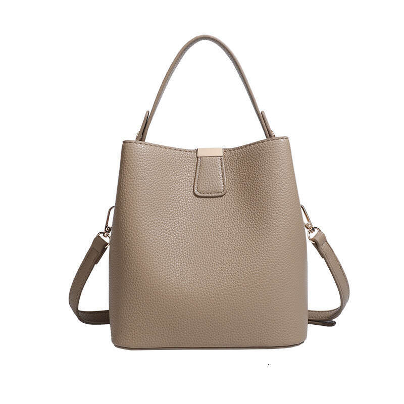 2025 New Women's Bucket Bag Large Capacity Genuine Leather Versatile Shoulder Commuter Handbag